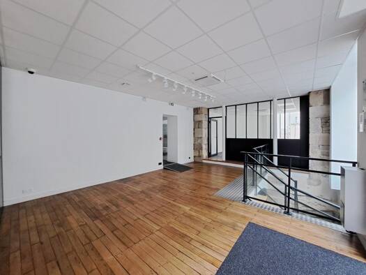 Local commercial à louer 3 017 € 107 m² de surface de vente Graslin-Commerce Nantes 44000