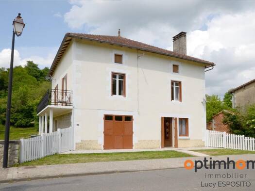 Maison à vendre 127 000 € 7 pièces 4 chambres 149 m² 1 100 m² de terrain Alloue 16490