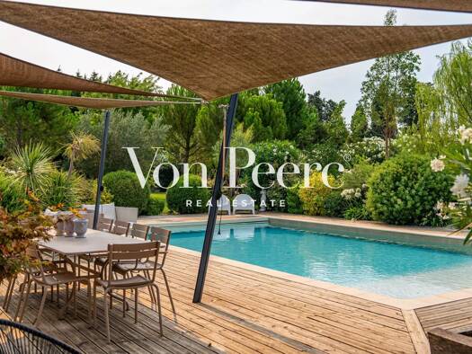 Mas à vendre 1 890 000 € 10 pièces 5 chambres 365 m² 11 510 m² de terrain Partie Nord Est Saint-Rémy-de-Provence 13210