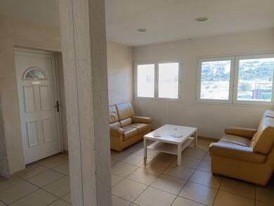 Espace bureau à vendre 214 000 € 100 m² de bureaux Le Rove 13740