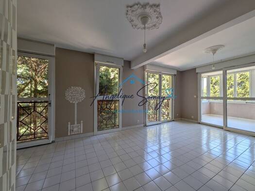 Duplex à vendre 144 000 € 3 pièces 2 chambres 70 m² Étage 2/2 Pierre-de-Bresse 71270