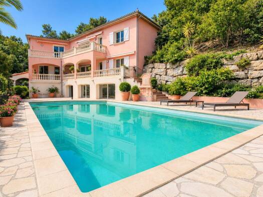 Maison de plain-pied à vendre 1 296 000 € 11 pièces 8 chambres 300 m² 4 300 m² de terrain Hyères 83400