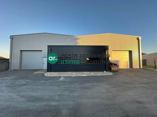 Local d'activités à louer 1 500 € 225 m² d'espace de stockage Saint-Philbert-de-Grand-Lieu 44310