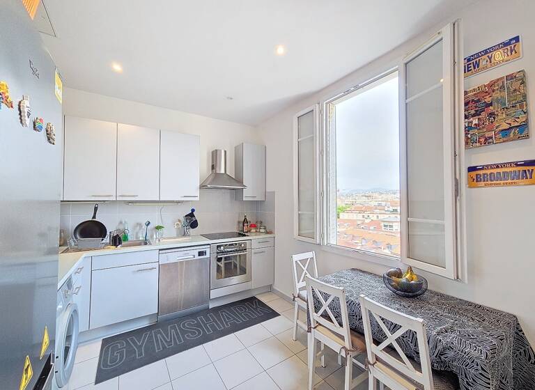 Appartement à vendre 315 000 € 2 pièces 1<br/>chambre 43 m²<br/>superficie RDC/1<br/>étage Riquier Nice 06300