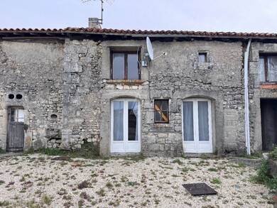 Maison à vendre 75 000 € 5 pièces 4 chambres 120 m² 200 m² de terrain Voulgezac 16440