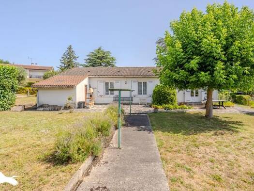 Maison de plain-pied à vendre 365 680 € 5 pièces 4 chambres 95 m² 835 m² de terrain Centre Léognan 33850
