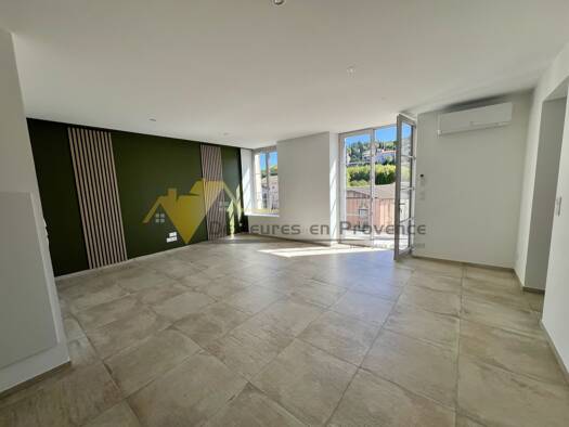Appartement à louer 990 € 3 pièces 2 chambres 80 m² Étage 2/3 Vaison la Romaine 84110