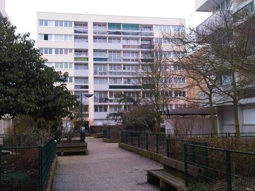 Appartement à louer 1 179 € 4 pièces 3 chambres 88 m² Étage 3/3 Ile de France Les Ulis 91940