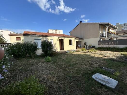 Maison de plain-pied à vendre 210 000 € 4 pièces 3 chambres 73 m² 329 m² de terrain Rochefort Gerzat 63360