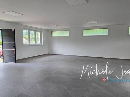 Local commercial à louer 900 € 106 m² de surface de vente Val-d'Arc 73220