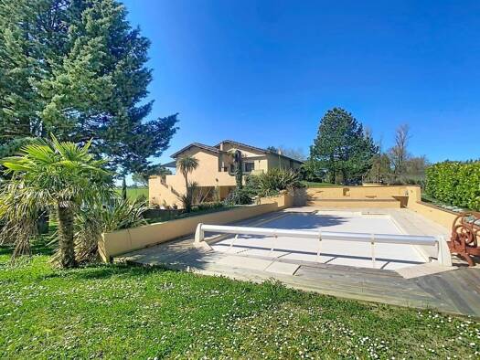 Maison de plain-pied à vendre 435 000 € 7 pièces 4 chambres 218 m² 19 680 m² de terrain Castelnau-Barbarens 32450