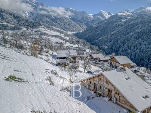 Chalet à vendre 2 150 000 € 7 pièces 4 chambres 280 m² 700 m² de terrain Manigod 74230
