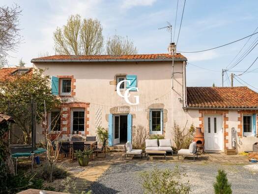 Maison à louer 1 200 € 6 pièces 4 chambres 159 m² 676 m² de terrain Vieillevigne 44116