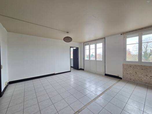 Appartement à louer 550 € 2 pièces 1 chambre 44,4 m² RDC/3 Troyes 10000