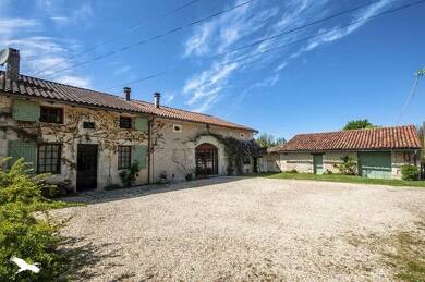 Maison à vendre 349 169 € 9 pièces 6 chambres 310 m² 7 842 m² de terrain St Privat en Perigord 24410
