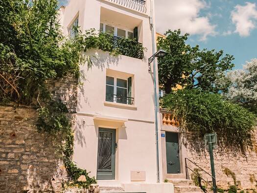 Maison à vendre 548 000 € 4 pièces 2 chambres 137 m² Vieille Ville Hyères 83400