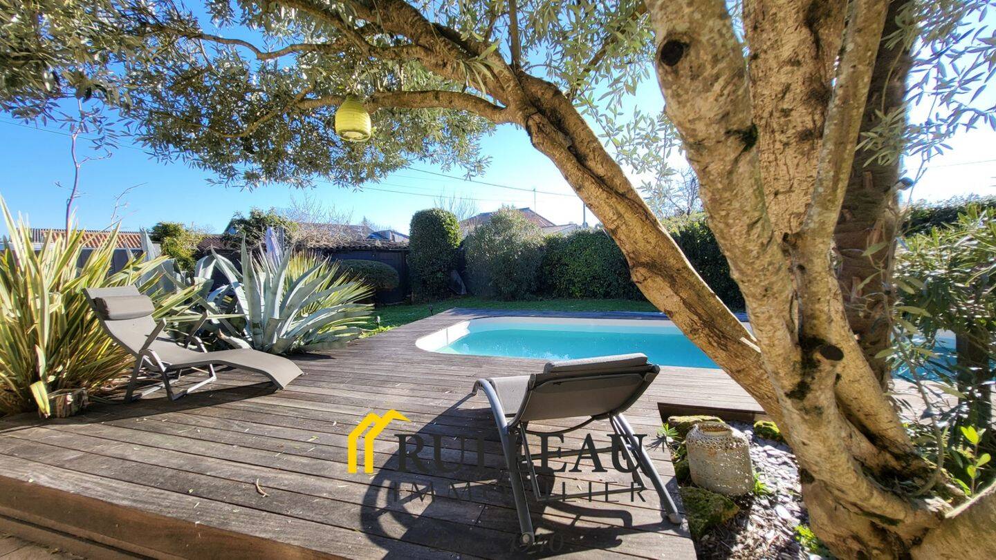 Maison à vendre, 204m², PRIGNAC ET MARCAMPS