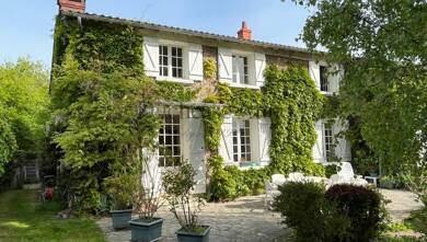 Maison de ville à louer 2 500 € 7 pièces 5 chambres 200 m² Orgerus 78910