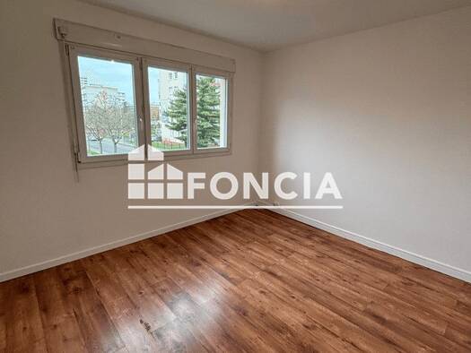 Appartement à louer 586 € 2 pièces 1 chambre 43,8 m² RDC/10 Les Nations Vandœuvre-lès-Nancy 54500