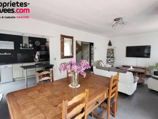 Maison à vendre 362 000 € 5 pièces 3 chambres 82 m² 881 m² de terrain Est Pérenchies 59840