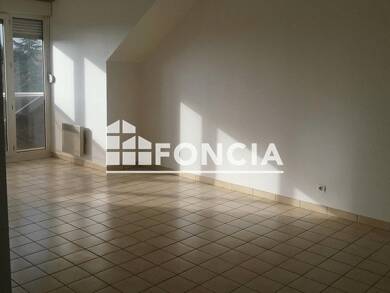 Appartement à louer 653 € 2 pièces 1 chambre 39,3 m² Dernier étage, Étage 2/2 Lardy 91510