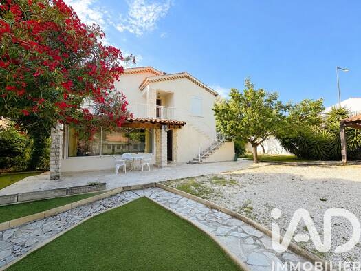 Maison à vendre 545 000 € 7 pièces 5 chambres 200 m² 1 006 m² de terrain Avenue de Marseille-Liourat Vitrolles 13127