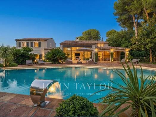 Maison à louer 20 000 € 7 pièces 5 chambres 430 m² 3 586 m² de terrain Village-Le Val-Cabrieres Mougins 06250