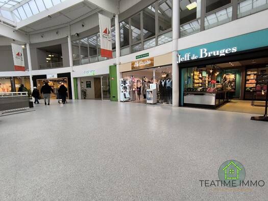 Maroquinerie à vendre Fonds de commerce 151 200 € 40 m² de surface de vente Zone Industrielle et Commerciale Royan 17200