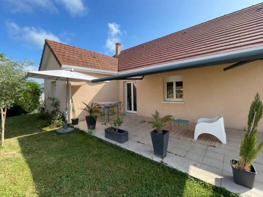 Maison de plain-pied à vendre 300 000 € 5 pièces 4 chambres 113 m² 700 m² de terrain Soumoulou 64420