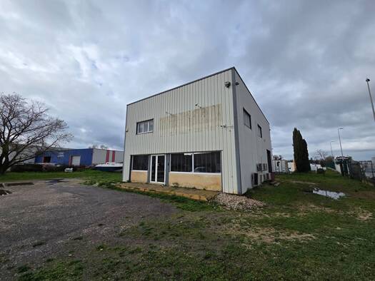 Local commercial à louer 2 700 € 240 m² de surface de vente Perigord Le Pontet 84130