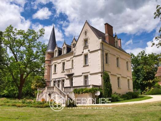 Château à vendre 985 000 € 10 pièces 5 chambres 377 m² 52 220 m² de terrain Ouest Saint-Pourçain-sur-Sioule 03500