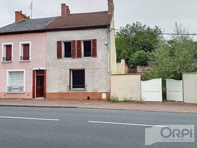 Maison de ville à vendre 24 000 € 4 pièces 3 chambres 107,5 m² 1 180 m² de terrain Bézenet 03170