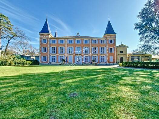Château à vendre 4 990 000 € 20 pièces 20 chambres 1 450 m² 40 000 m² de terrain Nord Pezenas 34120