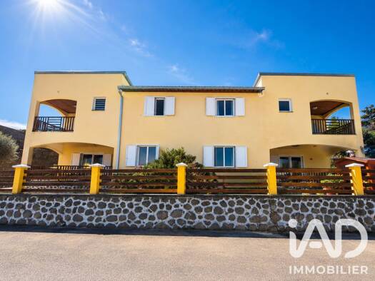 Maison à vendre 620 000 € 12 pièces 11 chambres 190 m² 683 m² de terrain Les Trois-Bassins 97426