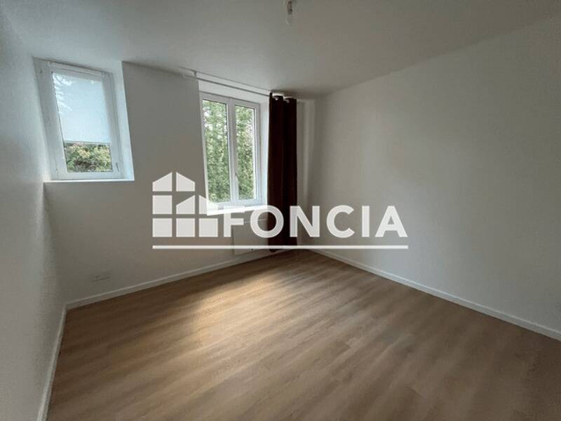 Maison à louer, 75m², KERLAZ