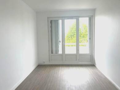 Appartement à louer 400 € 2 pièces 1 chambre 45 m² 1er étage Tergnier 02700