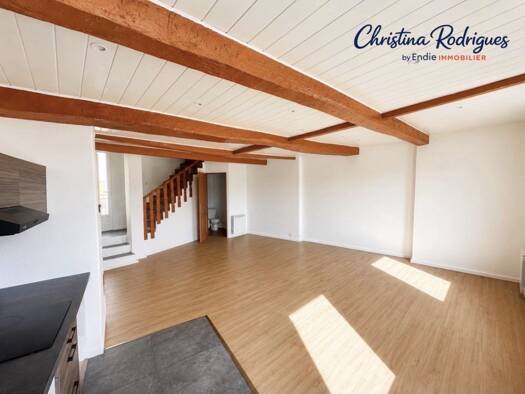 Appartement à vendre 240 000 € 6 pièces 1 chambre RDC Salernes 83690