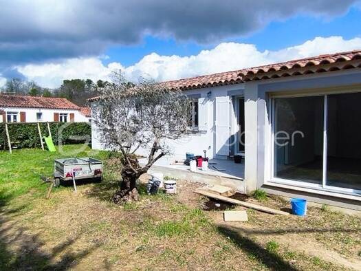 Maison de plain-pied à vendre 350 000 € 4 pièces 3 chambres 86 m² Néoules 83136