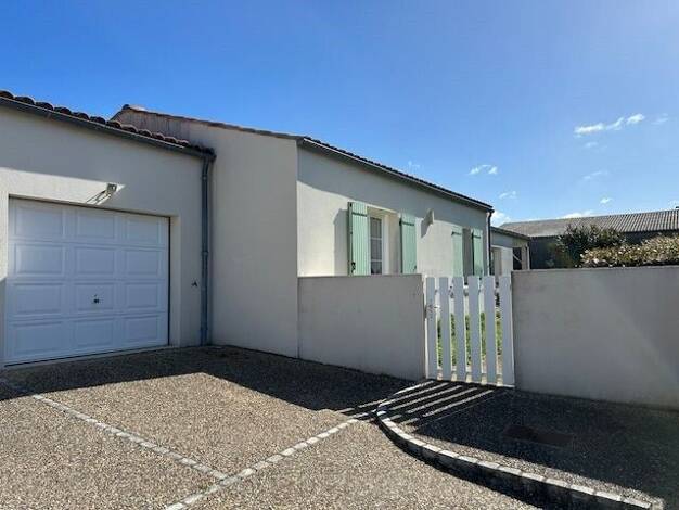 Pavillon à vendre 263 000 € 5 pièces 4 chambres 114,4 m² 699 m² de terrain Pont-l'Abbé-d'Arnoult 17250