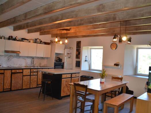 Villa à vendre 429 000 € 8 pièces 4 chambres 200 m² 84 000 m² de terrain Beauvène 07190