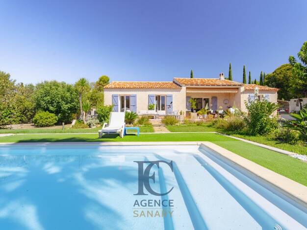 Maison de plain-pied à vendre 755 000 € 6 pièces 5 chambres 131 m² 2 000 m² de terrain Le Beausset 83330