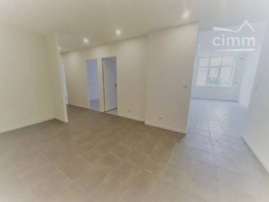 Appartement à vendre 180 000 € 4 pièces 3 chambres 92,6 m² RDC/3 Nord La Tour-du-Pin 38110