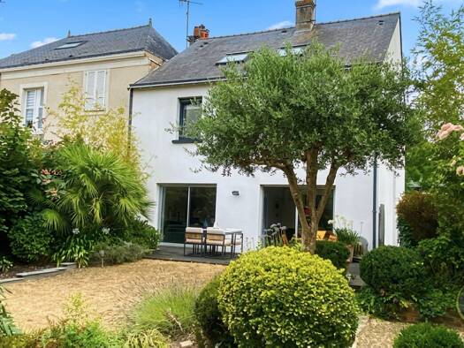 Maison à vendre 865 000 € 7 pièces 4 chambres 201 m² 352 m² de terrain Centre Angers 49000