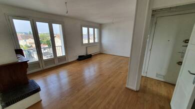 Appartement à louer 870 € 3 pièces 2 chambres 60 m² Étage 2/3 Chatillon Viry-Châtillon 91170