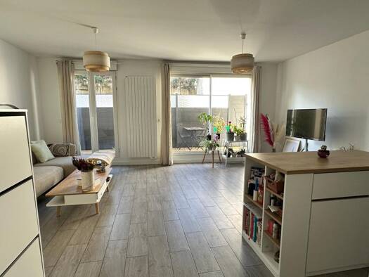 Appartement à louer 1 250 € 3 pièces 2 chambres 60,1 m² RDC/3 Neuilly Epoque Villemomble 93250