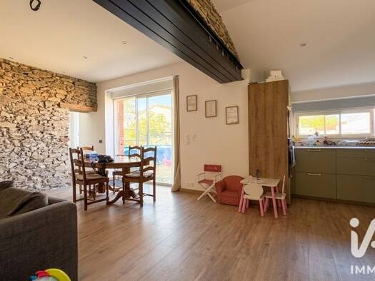 Maison à vendre 219 000 € 3 pièces 2 chambres 77 m² 583 m² de terrain Rouans 44640