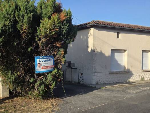 Maison de plain-pied à vendre 147 500 € 5 pièces 2 chambres 156 m² 3 962 m² de terrain Touvérac 16360