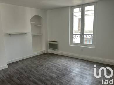 Appartement à louer 1 000 € 3 pièces 2 chambres 53 m² Étage 1/2 Village-Val Roger Villiers-le-Bel 95400