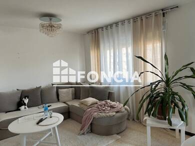 Appartement à louer 788 € 4 pièces 3 chambres 94,5 m² 3ème étage Basses Ferrailles-Jas Cavaillon 84300