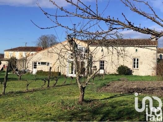 Maison à vendre 299 000 € 13 pièces 11 chambres 514 m² 5 357 m² de terrain Germignac 17520